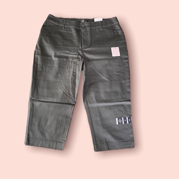Army Green Women's Capris - Picture 1 of 8